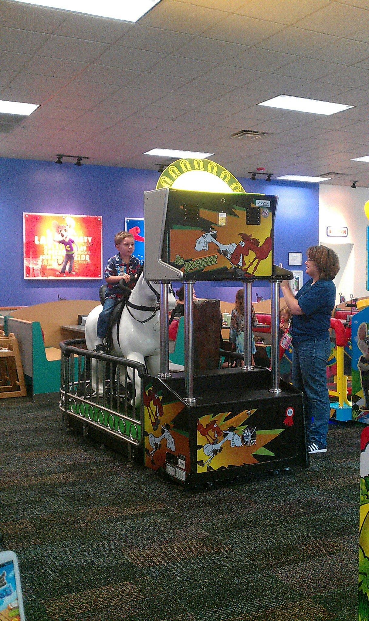 Restaurants Near Chuck E Cheese 82 - 2vpt1et